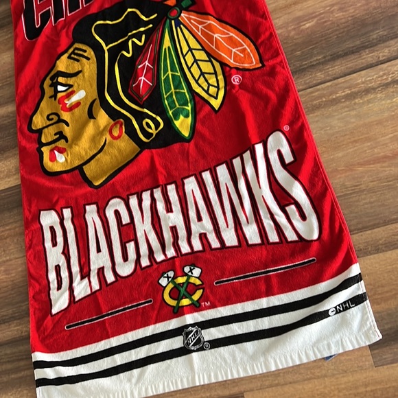 Official NHL Chicago Blackhawks Beach Towel (54x28) - Picture 3 of 7